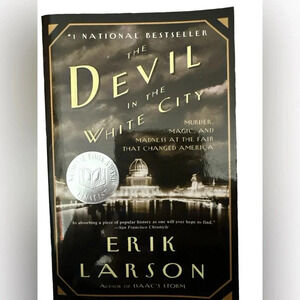 The Devil in the White City by Erik Larson paperback book